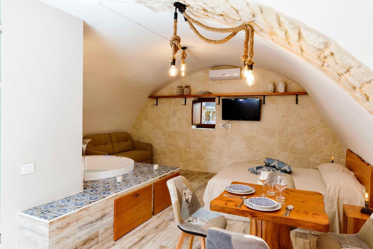 Il Galletto Viola, Luxury Room & Suite 팔라쫄로 아크레이데 외부 사진